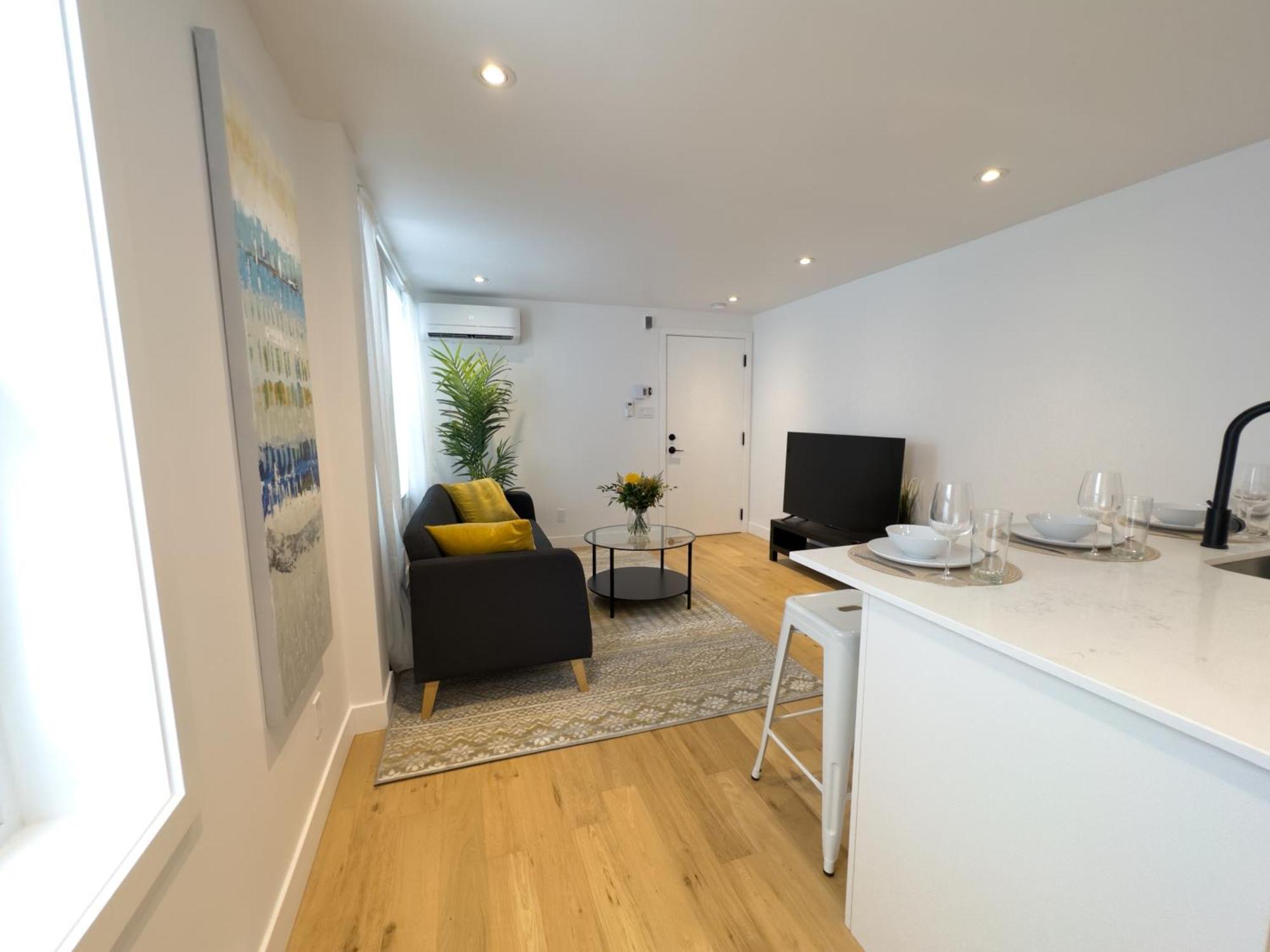 Gorgeous Renovated 3 Bedr Downtown 2mins To Metro! * Montréal