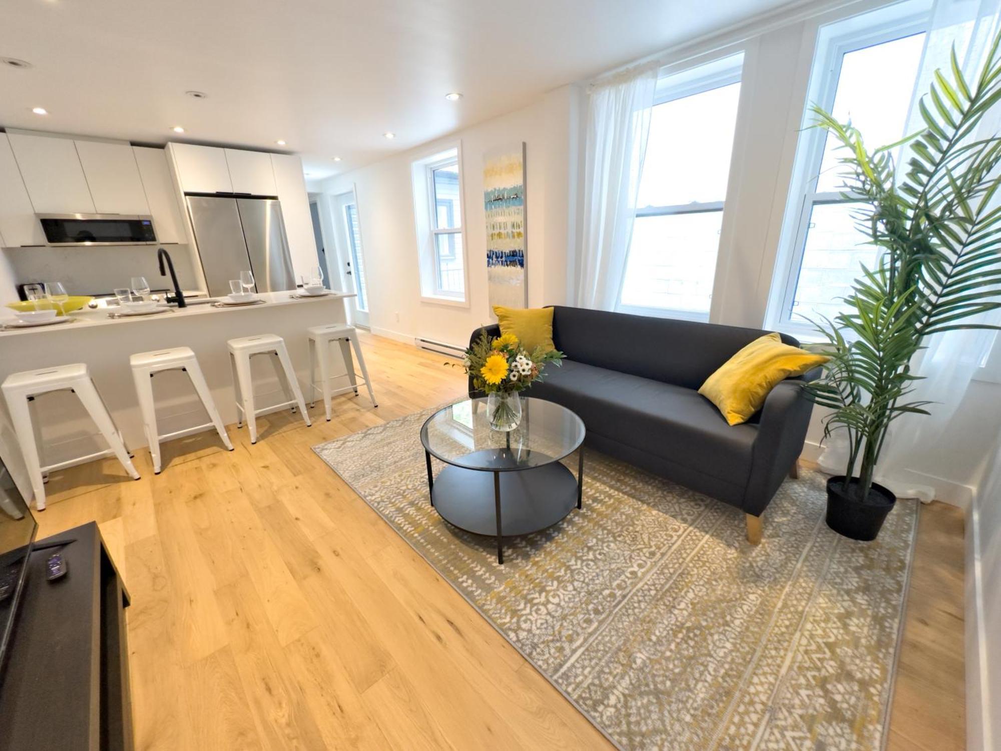 Appartement Gorgeous Renovated 3 Bedr Downtown 2mins To Metro! Montréal