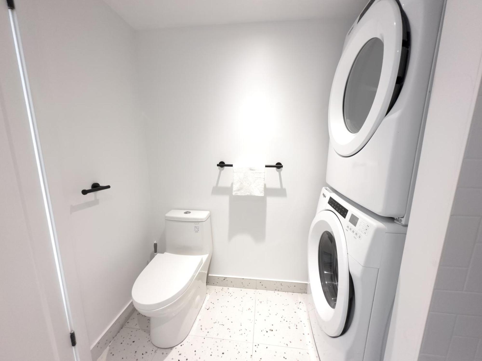 Gorgeous Renovated 3 Bedr Downtown 2mins To Metro! Montréal